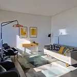 Apartment Mbird Riverside 2bd Flat With Garage Lisbon