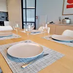 Mbird Riverside 2bd Flat With Garage Apartment