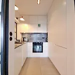 Mbird Riverside 2bd Flat With Garage Apartment