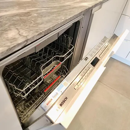 Mbird Riverside 2bd Flat With Garage 아파트 *