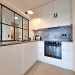 Mbird Riverside 2bd Flat With Garage *