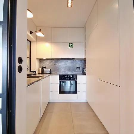 Mbird Riverside 2bd Flat With Garage شقة
