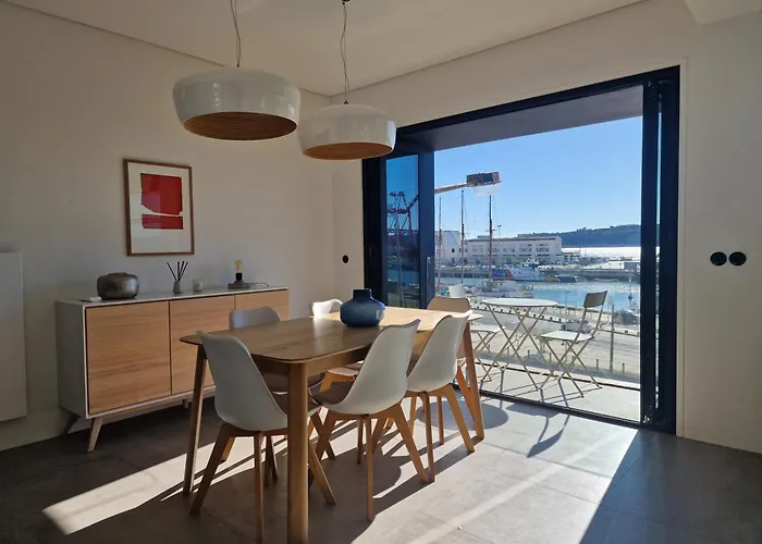 شقة Mbird Riverside 2bd Flat With Garage