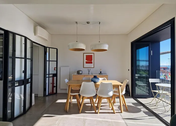 Mbird Riverside 2bd Flat With Garage شقة *