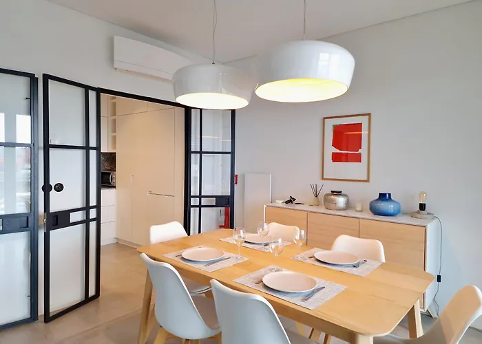 Mbird Riverside 2bd Flat With Garage *