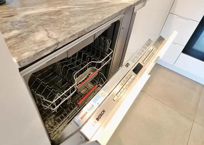 Mbird Riverside 2bd Flat With Garage شقة *