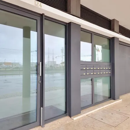 アパート Mbird Riverside 2bd Flat With Garage リスボン